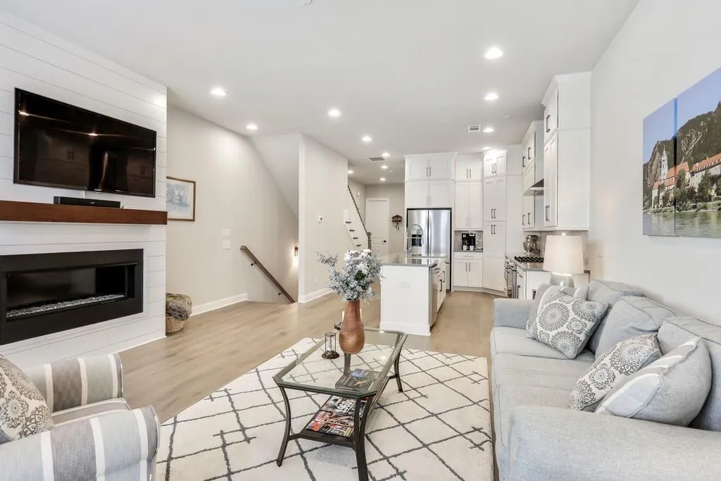 247 Franklin Road, Atlanta, Georgia 30342, 3 Bedrooms Bedrooms, ,3 BathroomsBathrooms,Residential,Sold,247 Franklin Road,6782199