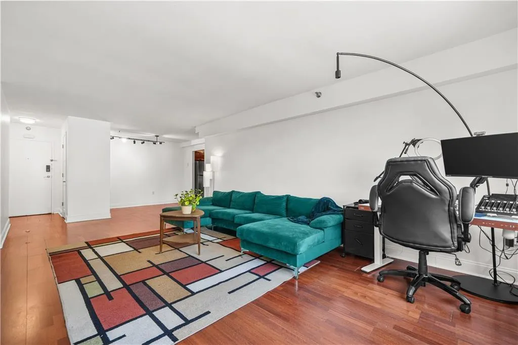 2479 Peachtree Road, Atlanta, Georgia 30305, 1 Bedroom Bedrooms, ,1 BathroomBathrooms,Residential,For Sale,2479 Peachtree Road,7640967