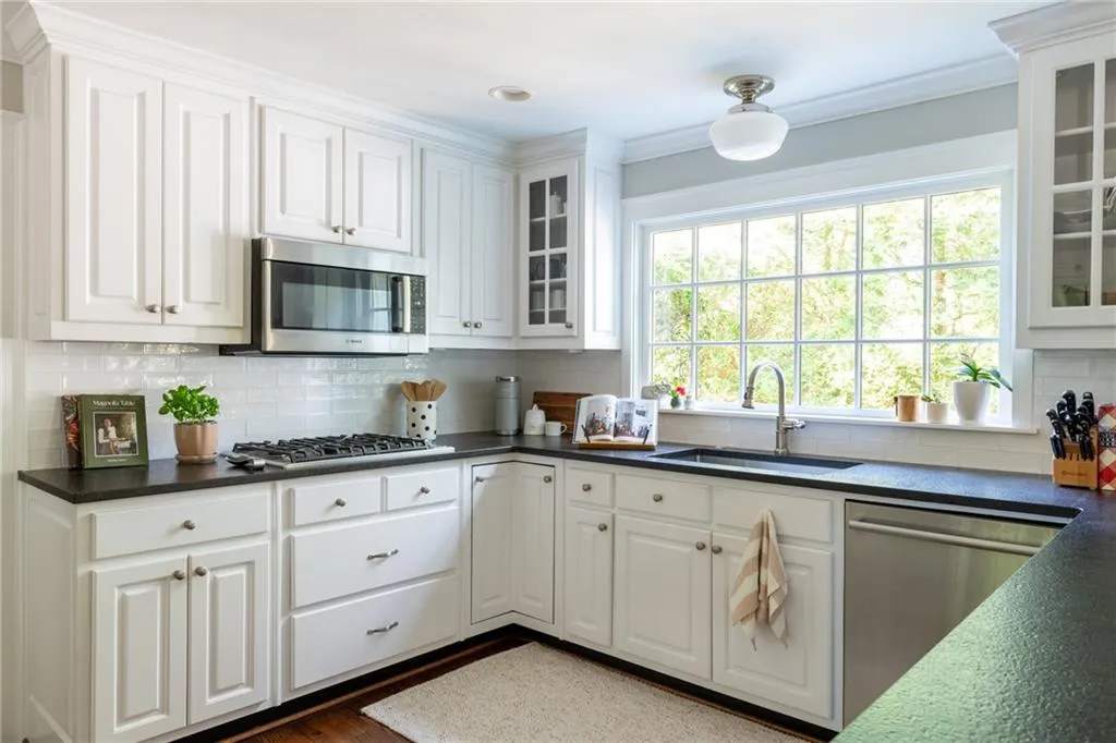 540 Cambridge Way, Atlanta, Georgia 30328, 4 Bedrooms Bedrooms, ,3 BathroomsBathrooms,Residential,Sold,540 Cambridge Way,7558695