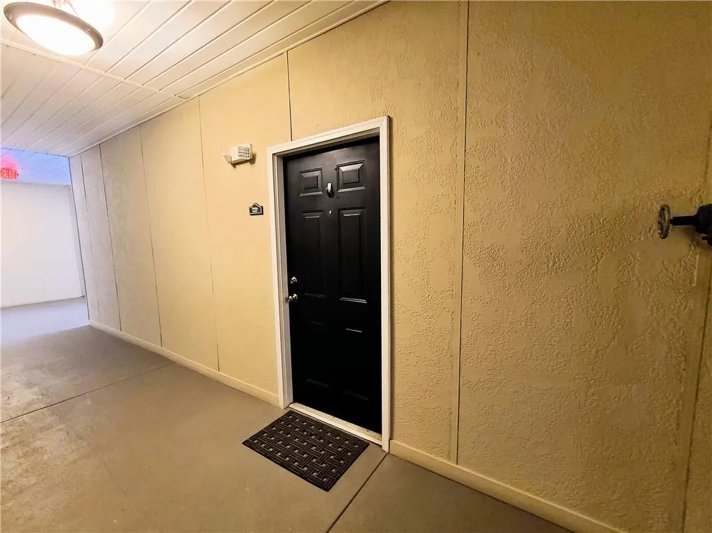 5559 Glenridge Drive Unit 1407, Sandy Springs, Georgia 30342, 1 Bedroom Bedrooms, ,1 BathroomBathrooms,Residential,Sold,5559 Glenridge Drive Unit 1407,7128026