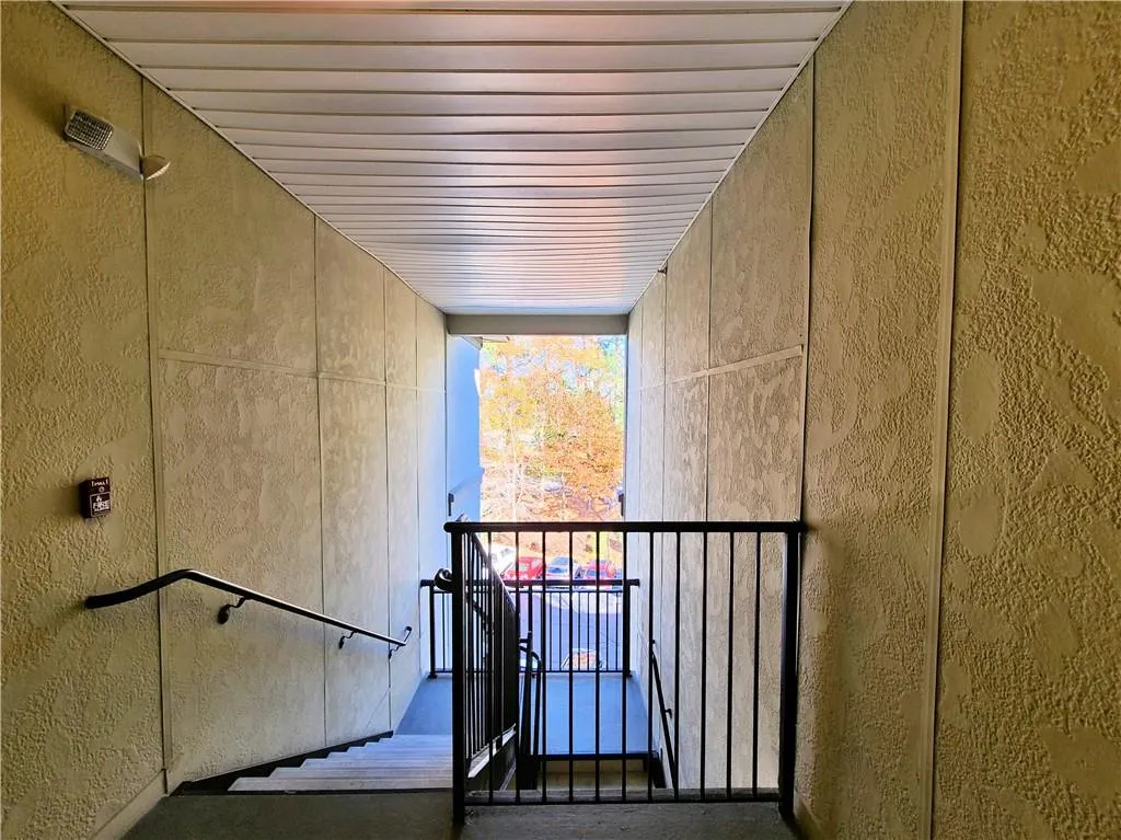 5559 Glenridge Drive Unit 1407, Sandy Springs, Georgia 30342, 1 Bedroom Bedrooms, ,1 BathroomBathrooms,Residential,Sold,5559 Glenridge Drive Unit 1407,7128026