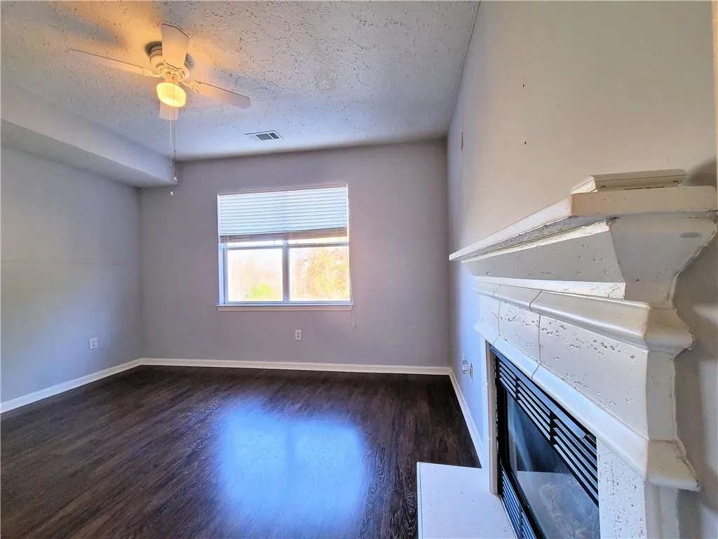 5559 Glenridge Drive Unit 1407, Sandy Springs, Georgia 30342, 1 Bedroom Bedrooms, ,1 BathroomBathrooms,Residential,Sold,5559 Glenridge Drive Unit 1407,7128026