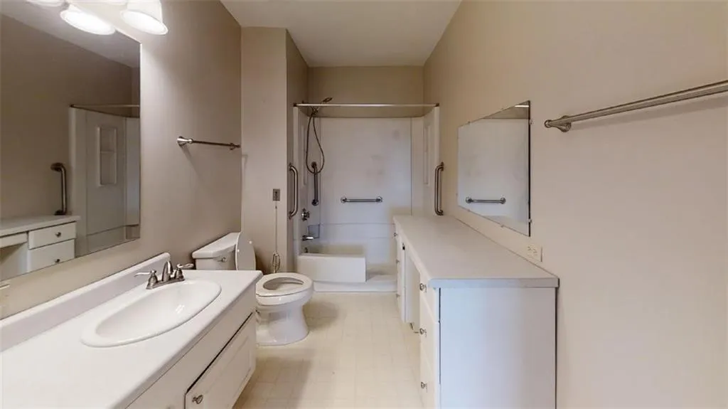 300 Johnson Ferry Road Ne Unit B302, Sandy Springs, Georgia 30328, 1 Bedroom Bedrooms, ,1 BathroomBathrooms,Residential,Sold,300 Johnson Ferry Road Ne Unit B302,7002808