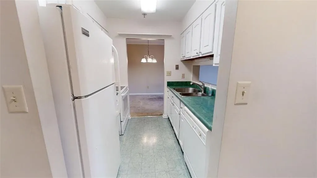 300 Johnson Ferry Road Ne Unit B302, Sandy Springs, Georgia 30328, 1 Bedroom Bedrooms, ,1 BathroomBathrooms,Residential,Sold,300 Johnson Ferry Road Ne Unit B302,7002808