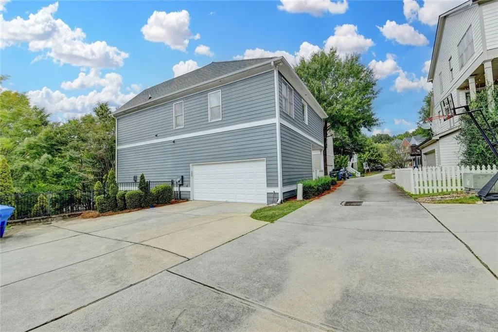 1613 Dupont Commons Drive Nw, Atlanta, Georgia 30318, 4 Bedrooms Bedrooms, ,3 BathroomsBathrooms,Residential,For Sale,1613 Dupont Commons Drive Nw,7663633