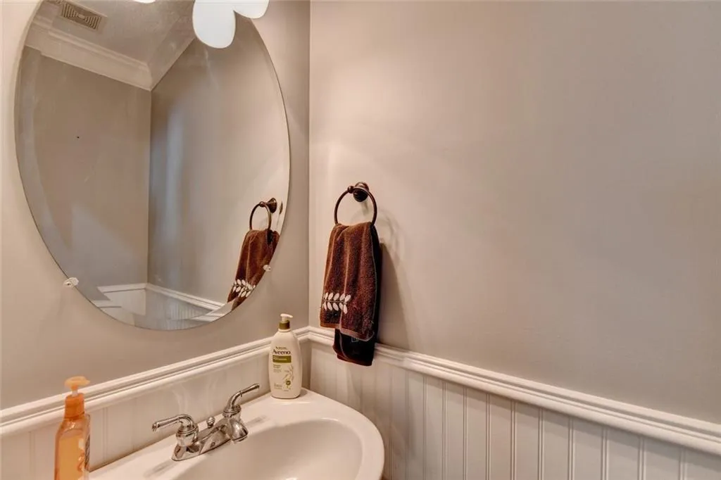 1613 Dupont Commons Drive Nw, Atlanta, Georgia 30318, 4 Bedrooms Bedrooms, ,3 BathroomsBathrooms,Residential,For Sale,1613 Dupont Commons Drive Nw,7663633