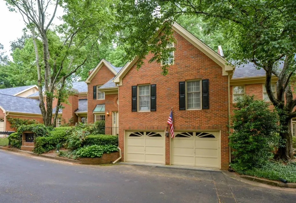 9 Ivy Chase Ne Unit 9, Atlanta, Georgia 30342, 4 Bedrooms Bedrooms, ,2 BathroomsBathrooms,Residential,Sold,9 Ivy Chase Ne Unit 9,6004546