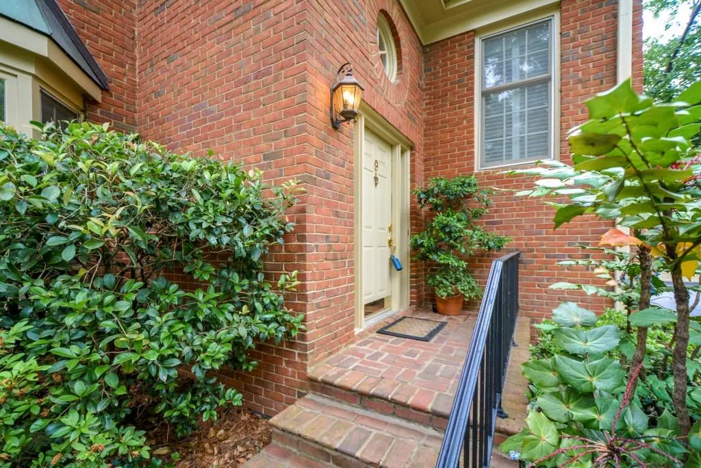 9 Ivy Chase Ne Unit 9, Atlanta, Georgia 30342, 4 Bedrooms Bedrooms, ,2 BathroomsBathrooms,Residential,Sold,9 Ivy Chase Ne Unit 9,6004546