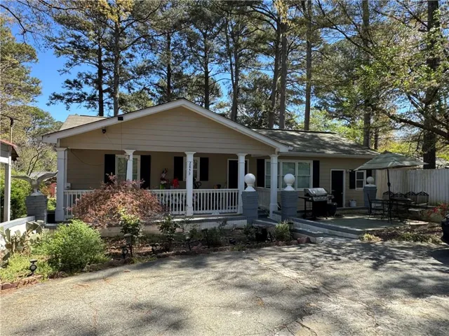 View of front of property featuring a porch