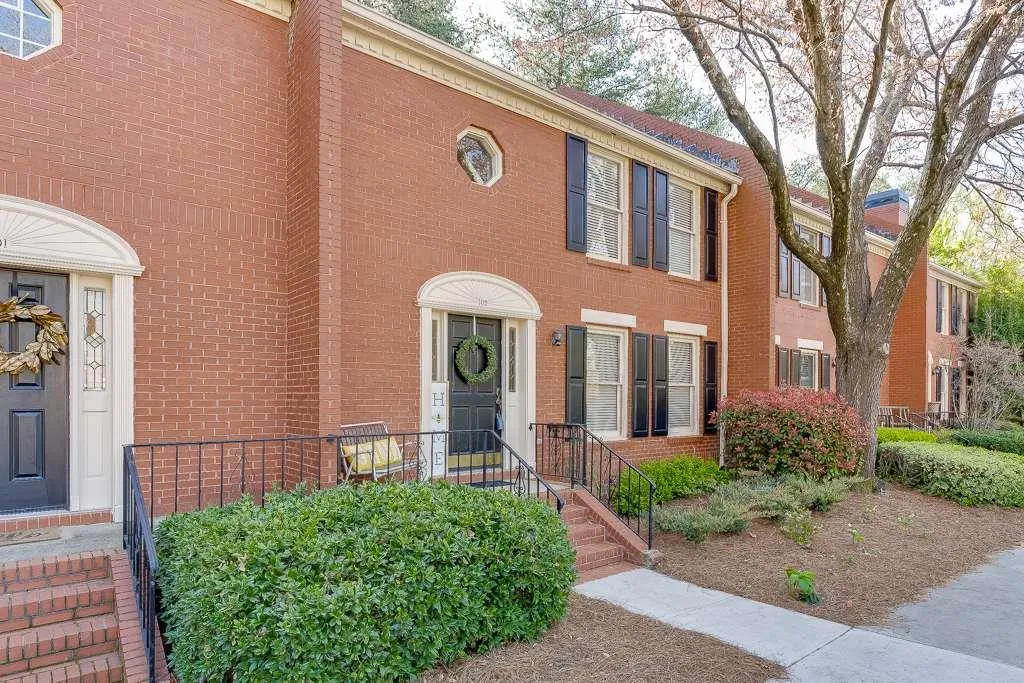 102 Defoors Mill Drive, Atlanta, Georgia 30318, 2 Bedrooms Bedrooms, ,2 BathroomsBathrooms,Residential,For Sale,102 Defoors Mill Drive,7619072