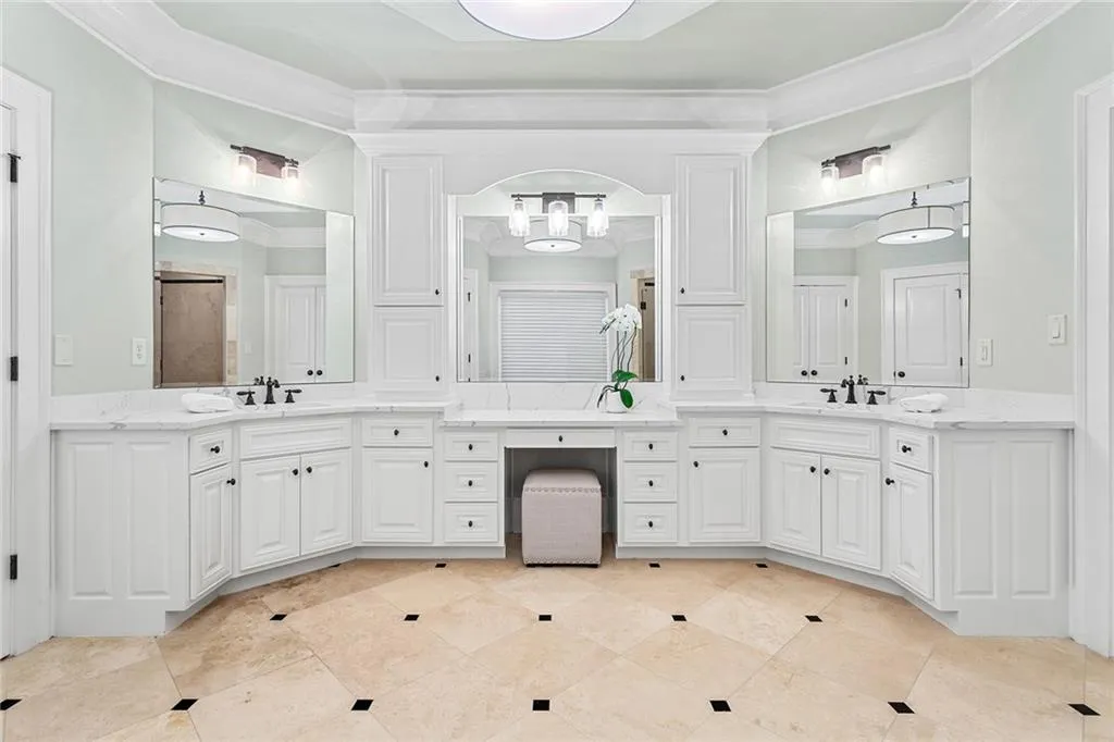 4771 Mystic Drive, Sandy Springs, Georgia 30342, 6 Bedrooms Bedrooms, ,6 BathroomsBathrooms,Residential,Sold,4771 Mystic Drive,7005575