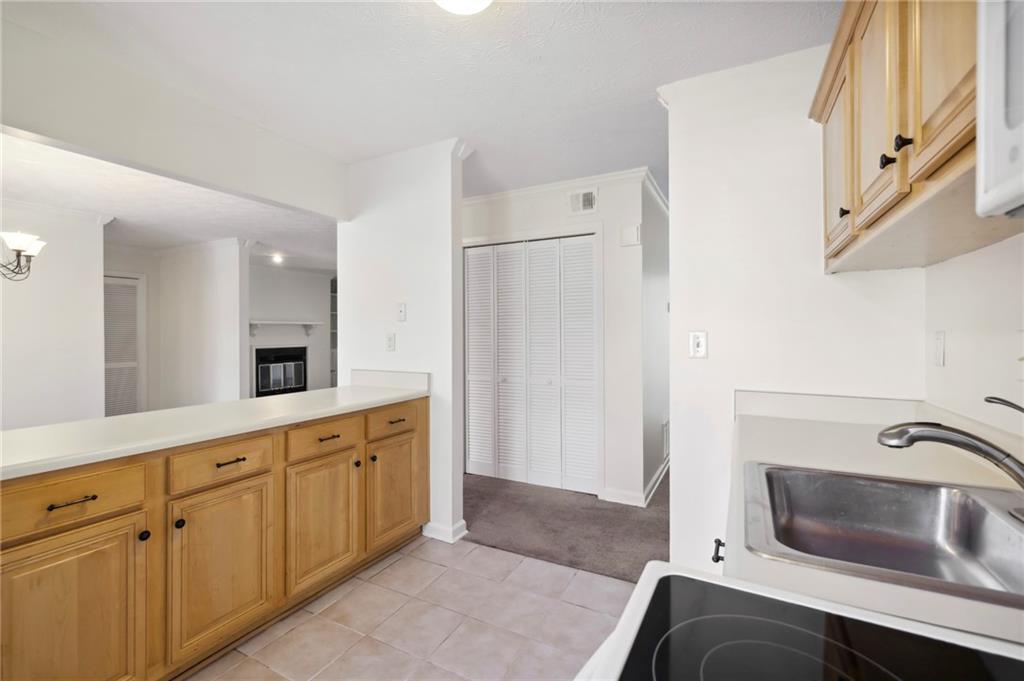 1004 Woodcliff Drive, Sandy Springs, Georgia 30350, 2 Bedrooms Bedrooms, ,2 BathroomsBathrooms,Residential,Sold,1004 Woodcliff Drive,7319125