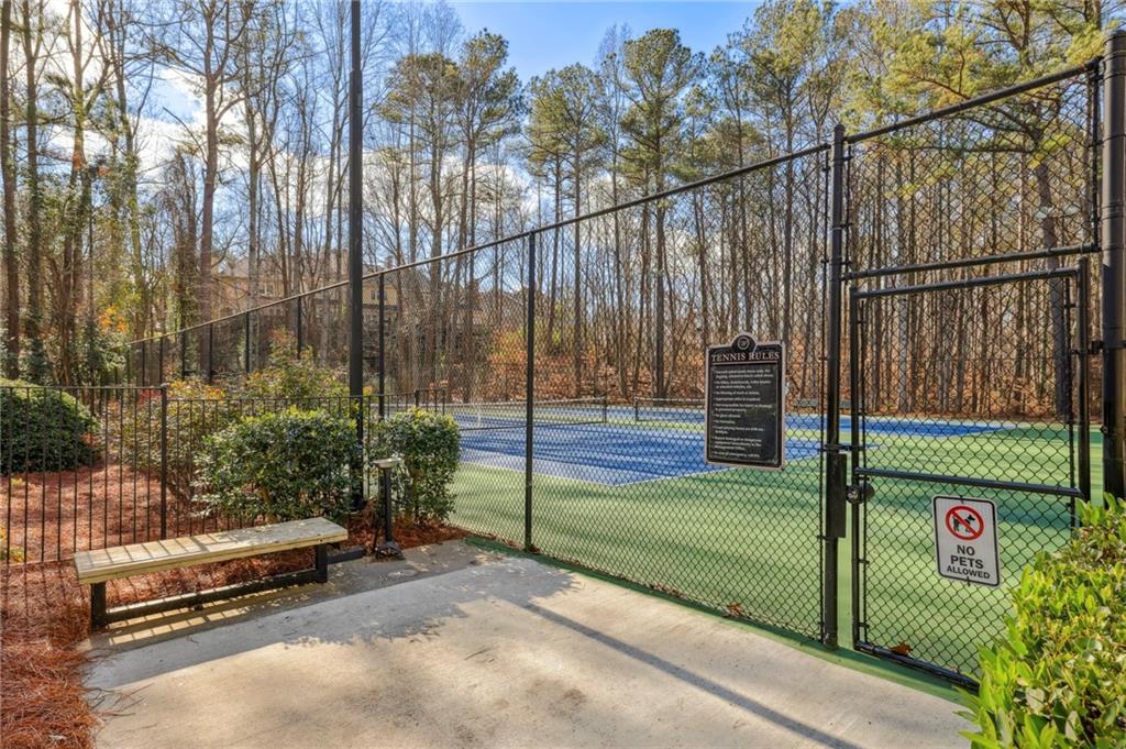 1004 Woodcliff Drive, Sandy Springs, Georgia 30350, 2 Bedrooms Bedrooms, ,2 BathroomsBathrooms,Residential,Sold,1004 Woodcliff Drive,7319125