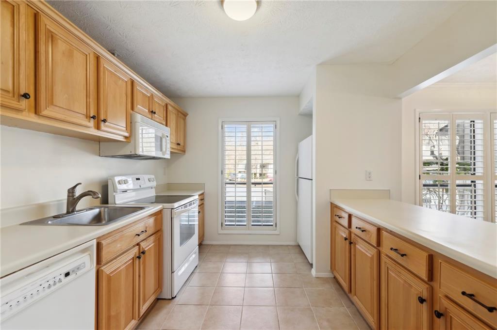 1004 Woodcliff Drive, Sandy Springs, Georgia 30350, 2 Bedrooms Bedrooms, ,2 BathroomsBathrooms,Residential,Sold,1004 Woodcliff Drive,7319125