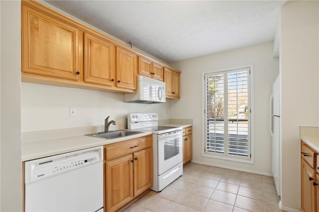 1004 Woodcliff Drive, Sandy Springs, Georgia 30350, 2 Bedrooms Bedrooms, ,2 BathroomsBathrooms,Residential,Sold,1004 Woodcliff Drive,7319125