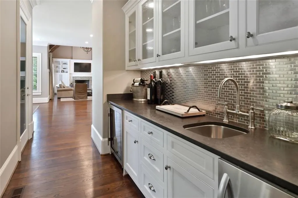 5330 Old Burdette Lane, Atlanta, Georgia 30327, 6 Bedrooms Bedrooms, ,6 BathroomsBathrooms,Residential,Sold,5330 Old Burdette Lane,7017680