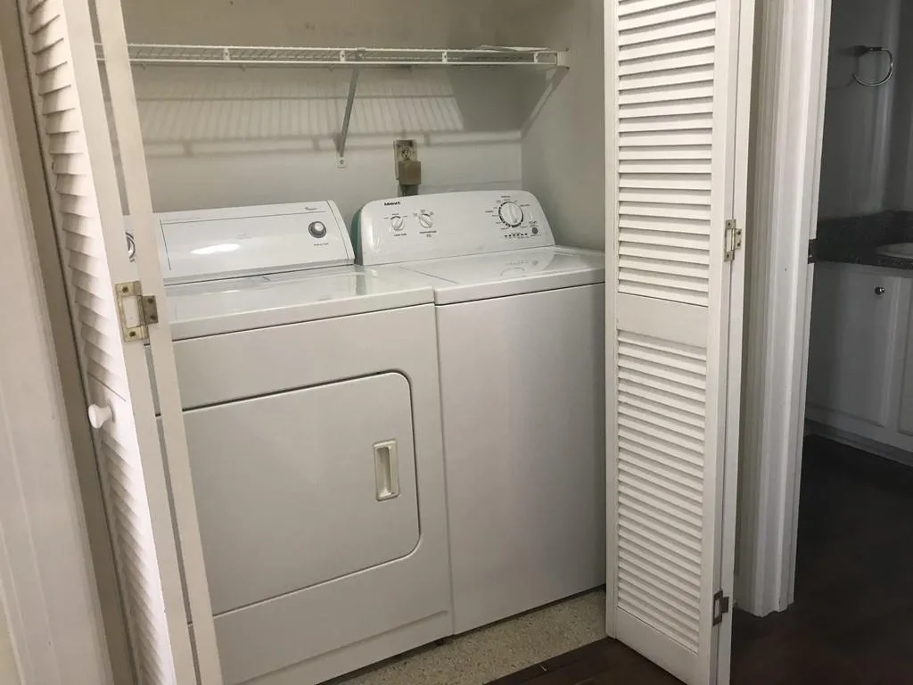 408 Granville Court, Sandy Springs, Georgia 30328, 1 Bedroom Bedrooms, ,1 BathroomBathrooms,Residential,Sold,408 Granville Court,6530484