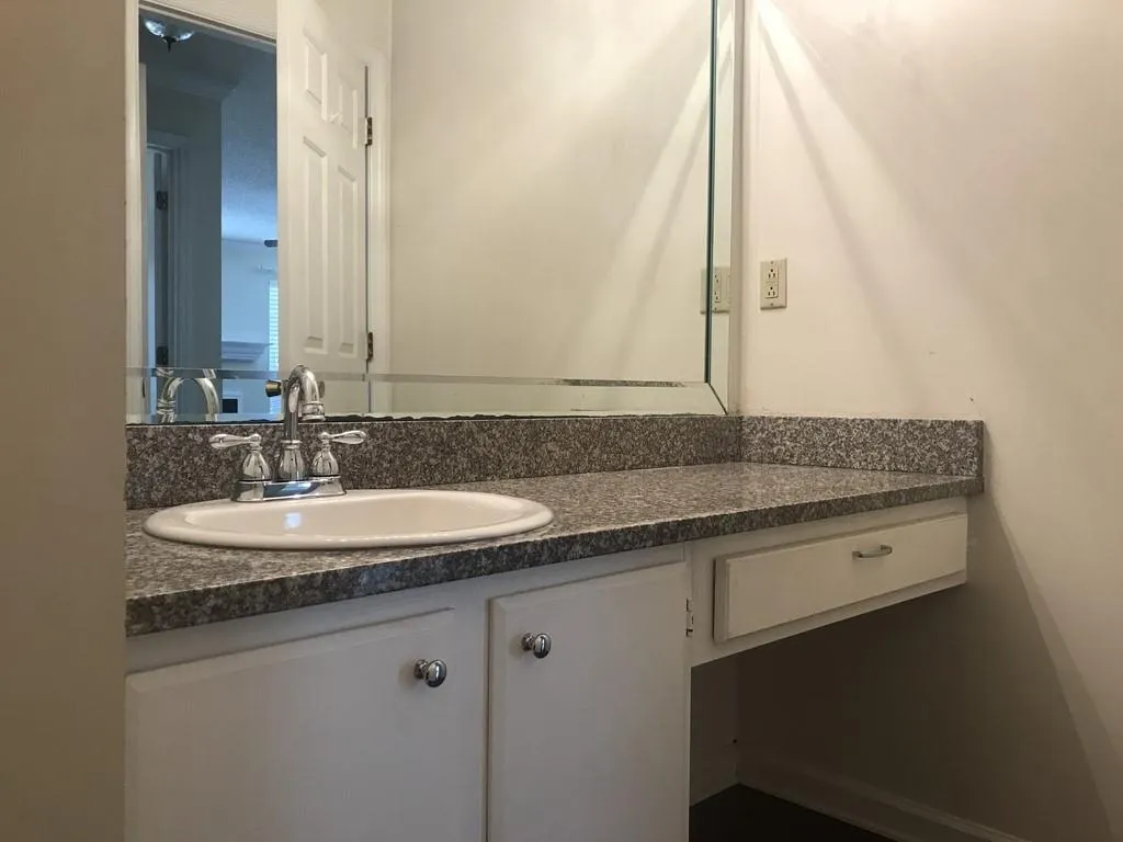 408 Granville Court, Sandy Springs, Georgia 30328, 1 Bedroom Bedrooms, ,1 BathroomBathrooms,Residential,Sold,408 Granville Court,6530484