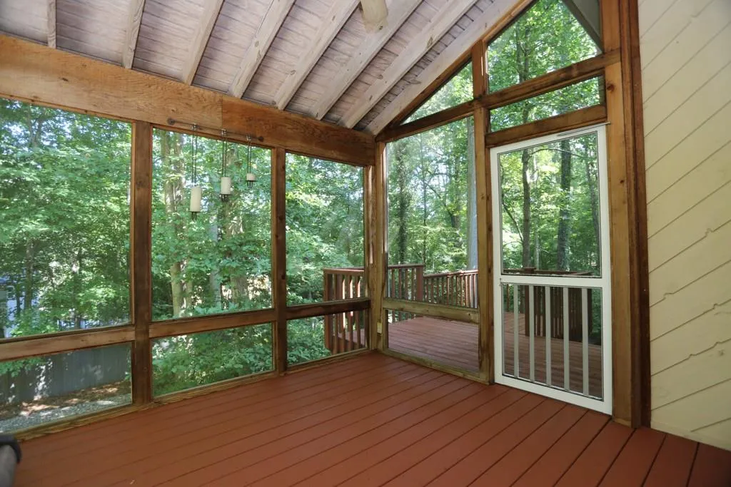 135 Nesbit Ferry Place, Sandy Springs, Georgia 30350, 4 Bedrooms Bedrooms, ,3 BathroomsBathrooms,Residential,Sold,135 Nesbit Ferry Place,5752045