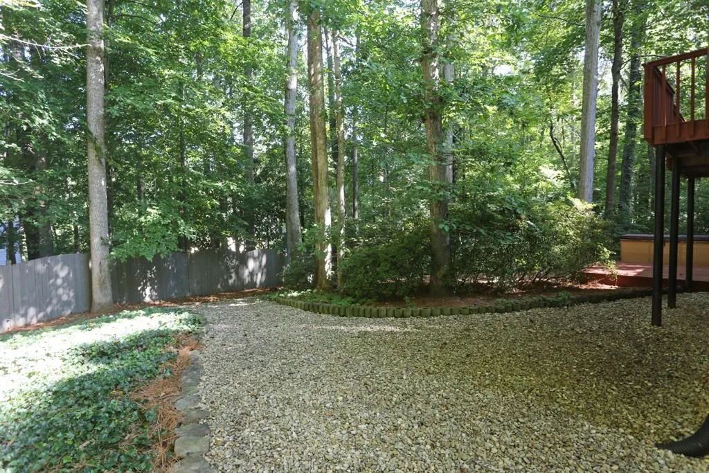 135 Nesbit Ferry Place, Sandy Springs, Georgia 30350, 4 Bedrooms Bedrooms, ,3 BathroomsBathrooms,Residential,Sold,135 Nesbit Ferry Place,5752045