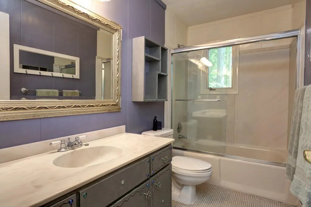 135 Nesbit Ferry Place, Sandy Springs, Georgia 30350, 4 Bedrooms Bedrooms, ,3 BathroomsBathrooms,Residential,Sold,135 Nesbit Ferry Place,5752045