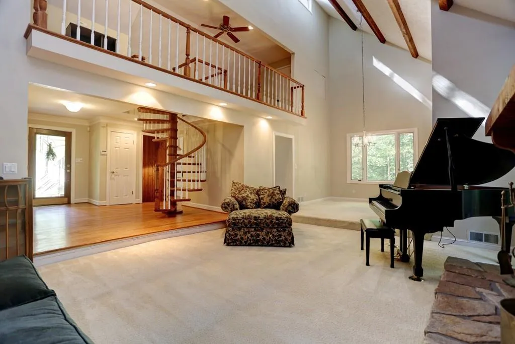 135 Nesbit Ferry Place, Sandy Springs, Georgia 30350, 4 Bedrooms Bedrooms, ,3 BathroomsBathrooms,Residential,Sold,135 Nesbit Ferry Place,5752045