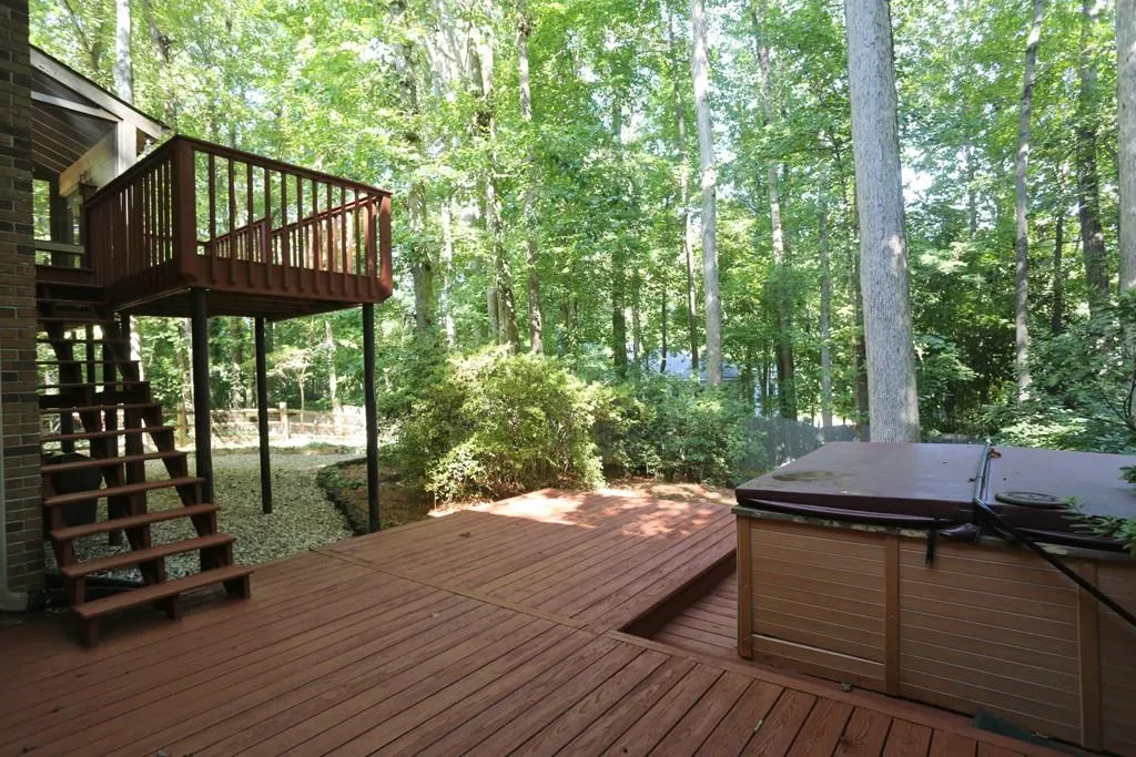 135 Nesbit Ferry Place, Sandy Springs, Georgia 30350, 4 Bedrooms Bedrooms, ,3 BathroomsBathrooms,Residential,Sold,135 Nesbit Ferry Place,5752045