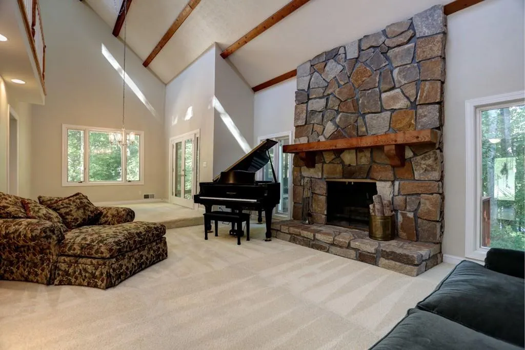 135 Nesbit Ferry Place, Sandy Springs, Georgia 30350, 4 Bedrooms Bedrooms, ,3 BathroomsBathrooms,Residential,Sold,135 Nesbit Ferry Place,5752045