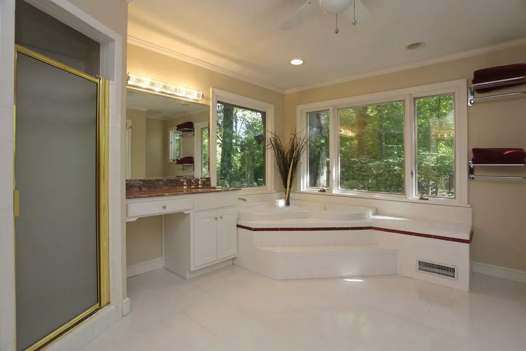 135 Nesbit Ferry Place, Sandy Springs, Georgia 30350, 4 Bedrooms Bedrooms, ,3 BathroomsBathrooms,Residential,Sold,135 Nesbit Ferry Place,5752045