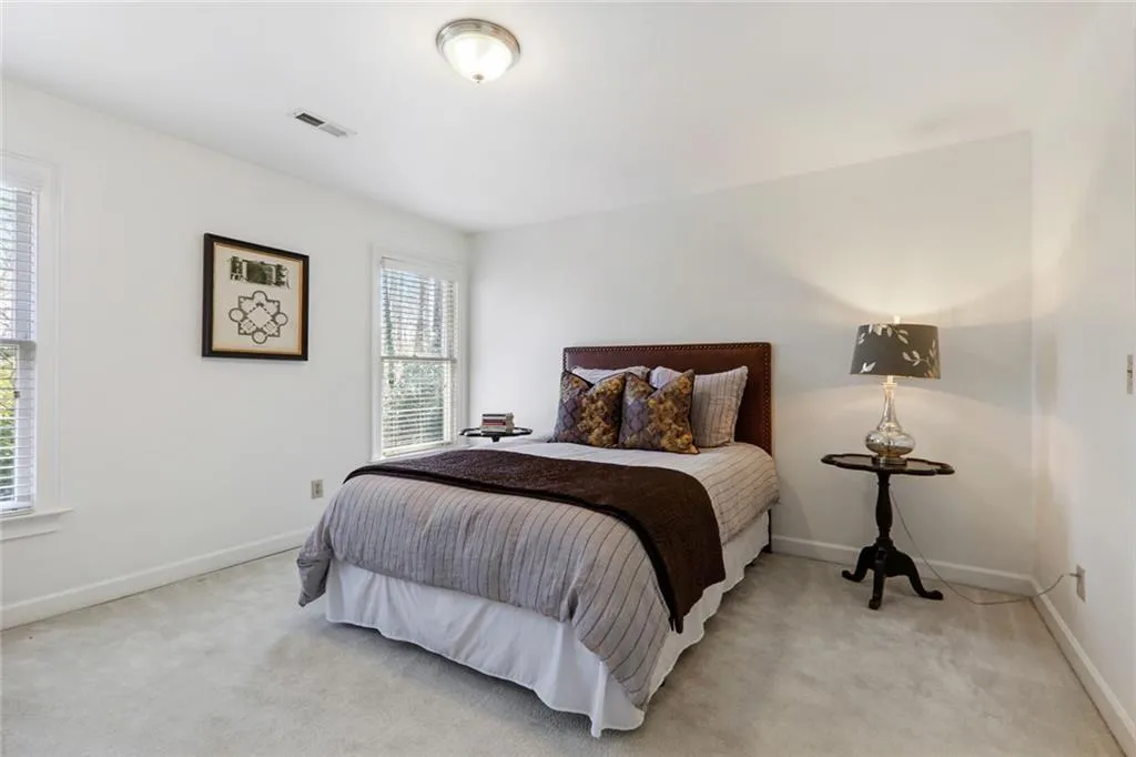 7155 Roswell Road Unit 15, Atlanta, Georgia 30328, 4 Bedrooms Bedrooms, ,3 BathroomsBathrooms,Residential,Sold,7155 Roswell Road Unit 15,6687169