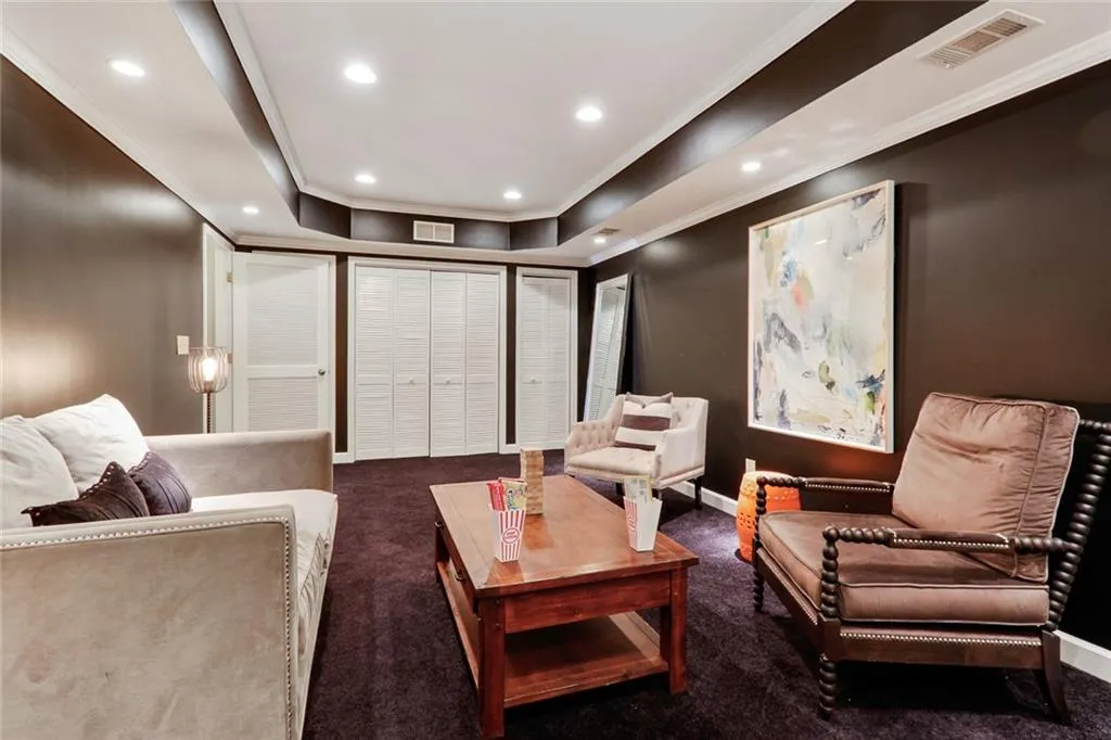 7155 Roswell Road Unit 15, Atlanta, Georgia 30328, 4 Bedrooms Bedrooms, ,3 BathroomsBathrooms,Residential,Sold,7155 Roswell Road Unit 15,6687169
