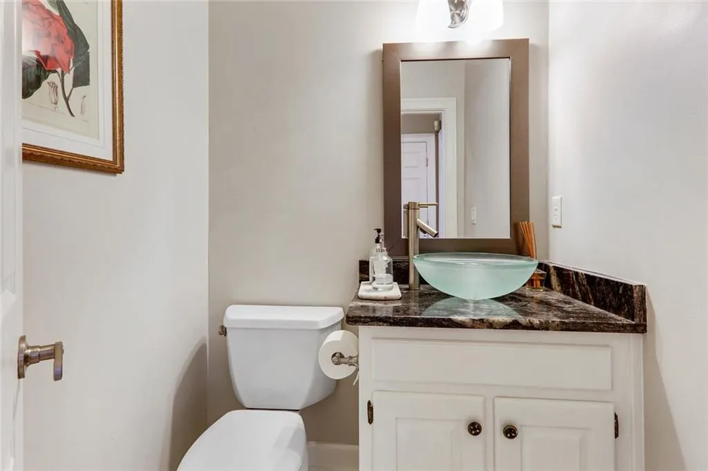 7155 Roswell Road Unit 15, Atlanta, Georgia 30328, 4 Bedrooms Bedrooms, ,3 BathroomsBathrooms,Residential,Sold,7155 Roswell Road Unit 15,6687169