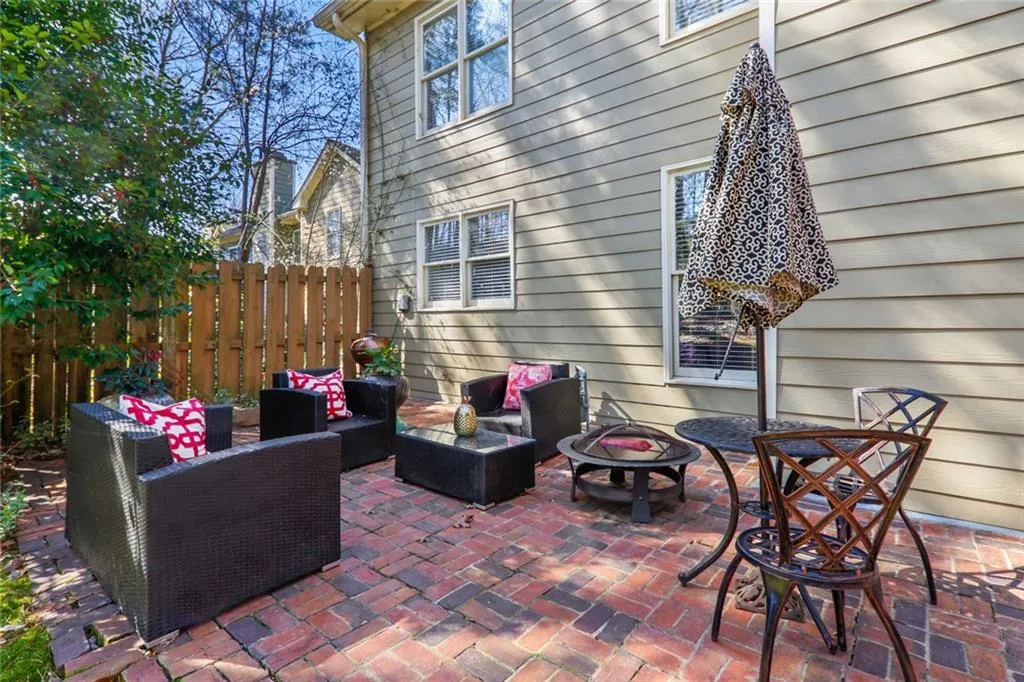 7155 Roswell Road Unit 15, Atlanta, Georgia 30328, 4 Bedrooms Bedrooms, ,3 BathroomsBathrooms,Residential,Sold,7155 Roswell Road Unit 15,6687169