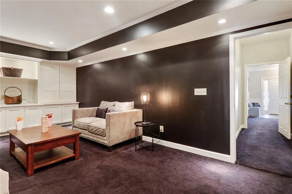 7155 Roswell Road Unit 15, Atlanta, Georgia 30328, 4 Bedrooms Bedrooms, ,3 BathroomsBathrooms,Residential,Sold,7155 Roswell Road Unit 15,6687169