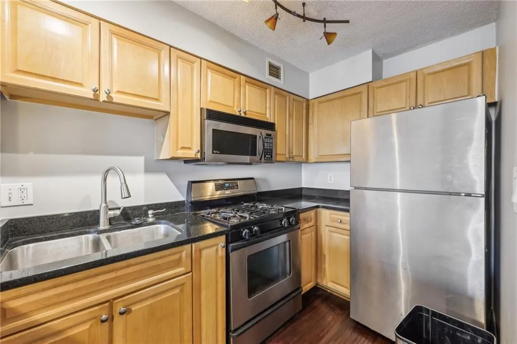 2479 Peachtree Road Ne Unit 1012, Atlanta, Georgia 30305, 1 Bedroom Bedrooms, ,1 BathroomBathrooms,Residential,Sold,2479 Peachtree Road Ne Unit 1012,7518683