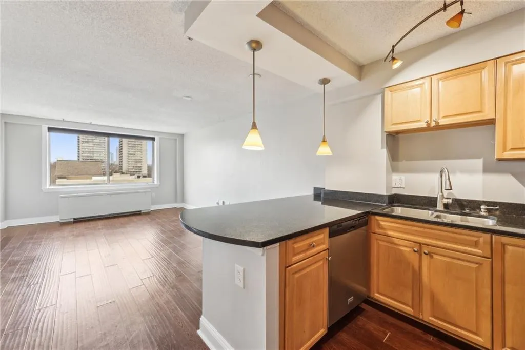 2479 Peachtree Road Ne Unit 1012, Atlanta, Georgia 30305, 1 Bedroom Bedrooms, ,1 BathroomBathrooms,Residential,Sold,2479 Peachtree Road Ne Unit 1012,7518683