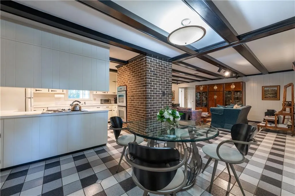 965 Heards Ferry Road, Sandy Springs, Georgia 30328, 4 Bedrooms Bedrooms, ,3 BathroomsBathrooms,Residential,Sold,965 Heards Ferry Road,7471949 965 Heards Ferry Road, Sandy Springs, Georgia 30328, 4 Bedrooms Bedrooms, ,3 BathroomsBathrooms,Residential,Sold,965 Heards Ferry Road,7471949