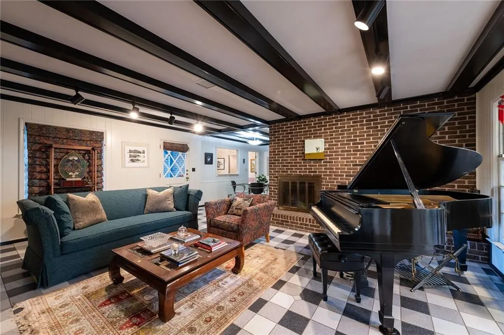 965 Heards Ferry Road, Sandy Springs, Georgia 30328, 4 Bedrooms Bedrooms, ,3 BathroomsBathrooms,Residential,Sold,965 Heards Ferry Road,7471949 965 Heards Ferry Road, Sandy Springs, Georgia 30328, 4 Bedrooms Bedrooms, ,3 BathroomsBathrooms,Residential,Sold,965 Heards Ferry Road,7471949