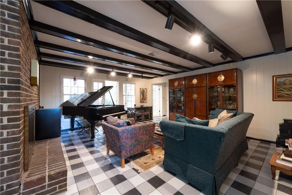 965 Heards Ferry Road, Sandy Springs, Georgia 30328, 4 Bedrooms Bedrooms, ,3 BathroomsBathrooms,Residential,Sold,965 Heards Ferry Road,7471949 965 Heards Ferry Road, Sandy Springs, Georgia 30328, 4 Bedrooms Bedrooms, ,3 BathroomsBathrooms,Residential,Sold,965 Heards Ferry Road,7471949