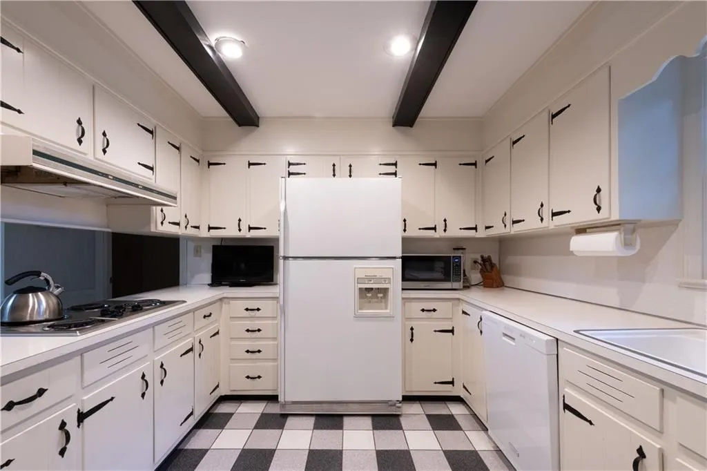 965 Heards Ferry Road, Sandy Springs, Georgia 30328, 4 Bedrooms Bedrooms, ,3 BathroomsBathrooms,Residential,Sold,965 Heards Ferry Road,7471949 965 Heards Ferry Road, Sandy Springs, Georgia 30328, 4 Bedrooms Bedrooms, ,3 BathroomsBathrooms,Residential,Sold,965 Heards Ferry Road,7471949