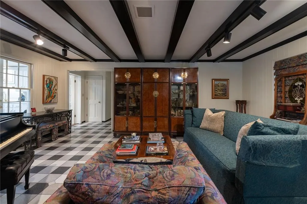 965 Heards Ferry Road, Sandy Springs, Georgia 30328, 4 Bedrooms Bedrooms, ,3 BathroomsBathrooms,Residential,Sold,965 Heards Ferry Road,7471949 965 Heards Ferry Road, Sandy Springs, Georgia 30328, 4 Bedrooms Bedrooms, ,3 BathroomsBathrooms,Residential,Sold,965 Heards Ferry Road,7471949