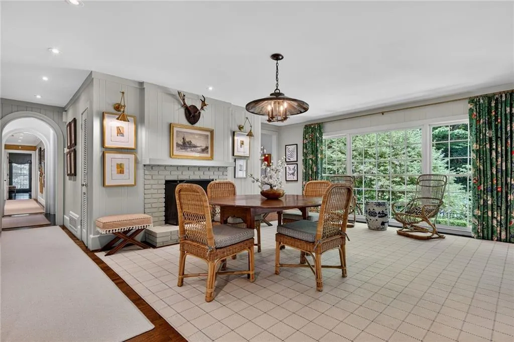 3673 Castlegate Drive Nw, Atlanta, Georgia 30327, 5 Bedrooms Bedrooms, ,5 BathroomsBathrooms,Residential,For Sale,3673 Castlegate Drive Nw,7639979