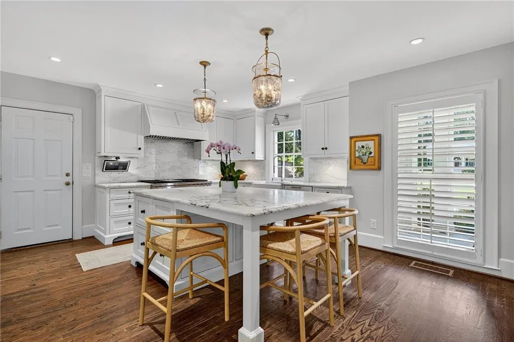 3673 Castlegate Drive Nw, Atlanta, Georgia 30327, 5 Bedrooms Bedrooms, ,5 BathroomsBathrooms,Residential,For Sale,3673 Castlegate Drive Nw,7639979