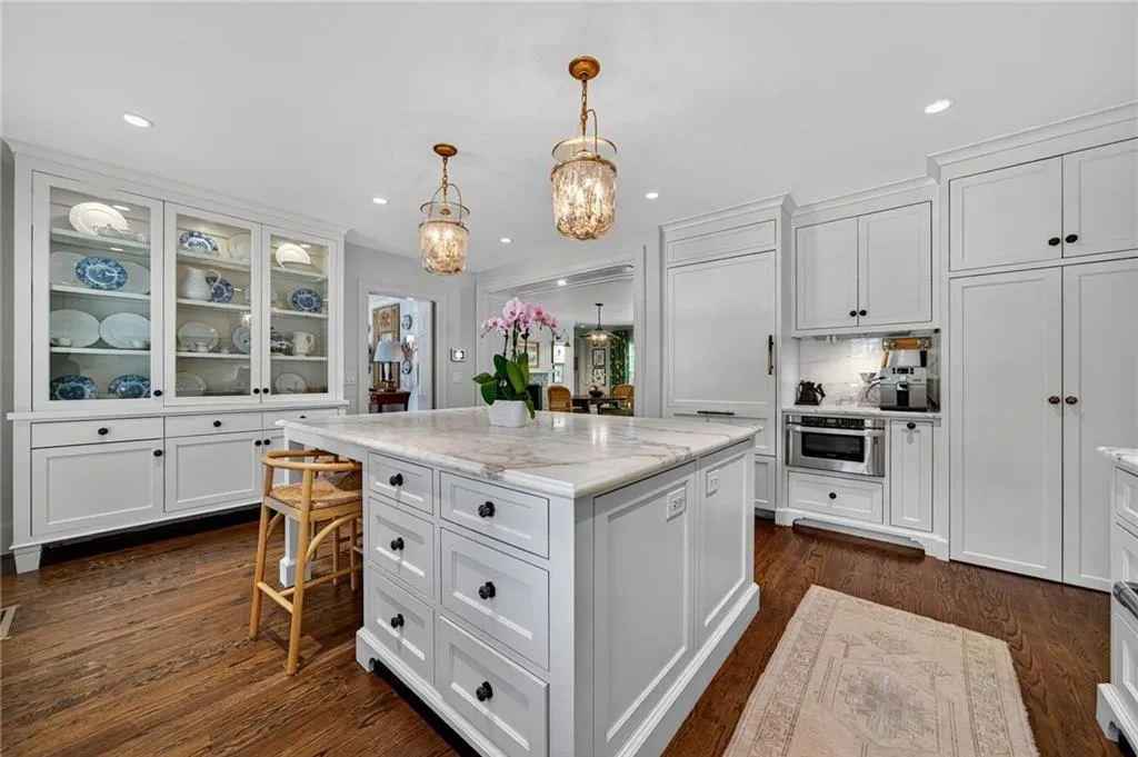 3673 Castlegate Drive Nw, Atlanta, Georgia 30327, 5 Bedrooms Bedrooms, ,5 BathroomsBathrooms,Residential,For Sale,3673 Castlegate Drive Nw,7639979
