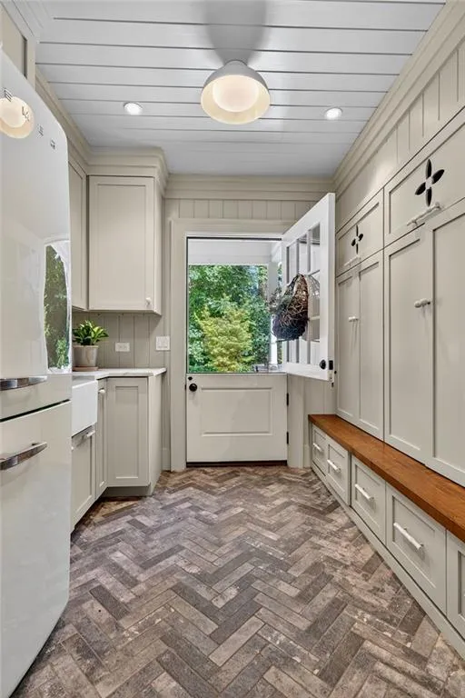 3673 Castlegate Drive Nw, Atlanta, Georgia 30327, 5 Bedrooms Bedrooms, ,5 BathroomsBathrooms,Residential,For Sale,3673 Castlegate Drive Nw,7639979