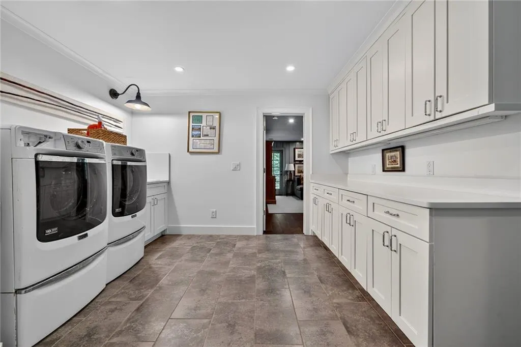 3673 Castlegate Drive Nw, Atlanta, Georgia 30327, 5 Bedrooms Bedrooms, ,5 BathroomsBathrooms,Residential,For Sale,3673 Castlegate Drive Nw,7639979