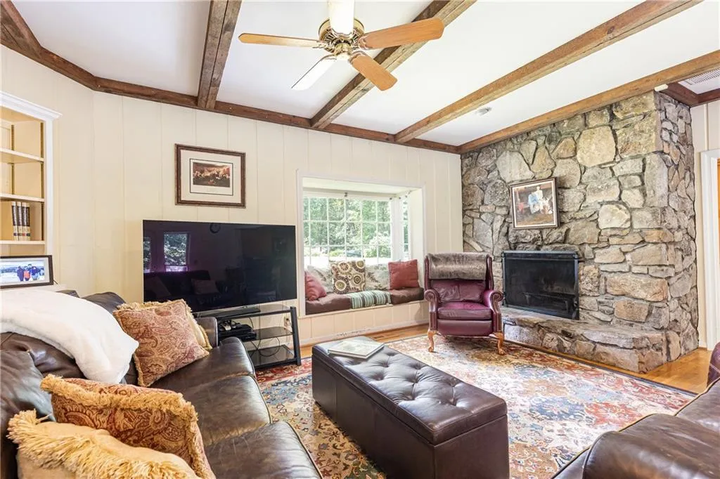 675 Fair Oaks Manor, Sandy Springs, Georgia 30327, 5 Bedrooms Bedrooms, ,3 BathroomsBathrooms,Residential,Sold,675 Fair Oaks Manor,7057749