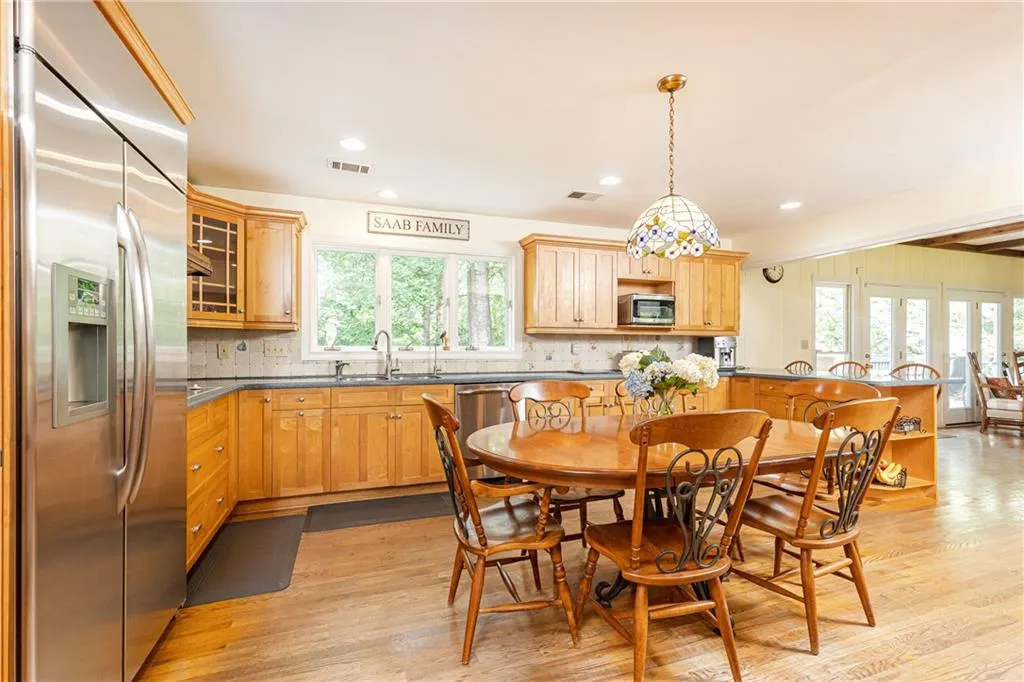 675 Fair Oaks Manor, Sandy Springs, Georgia 30327, 5 Bedrooms Bedrooms, ,3 BathroomsBathrooms,Residential,Sold,675 Fair Oaks Manor,7057749