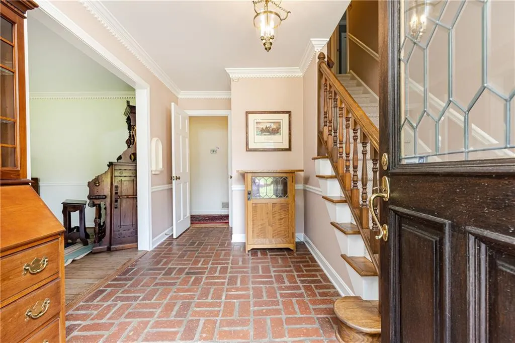 675 Fair Oaks Manor, Sandy Springs, Georgia 30327, 5 Bedrooms Bedrooms, ,3 BathroomsBathrooms,Residential,Sold,675 Fair Oaks Manor,7057749