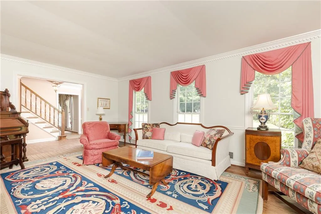 675 Fair Oaks Manor, Sandy Springs, Georgia 30327, 5 Bedrooms Bedrooms, ,3 BathroomsBathrooms,Residential,Sold,675 Fair Oaks Manor,7057749